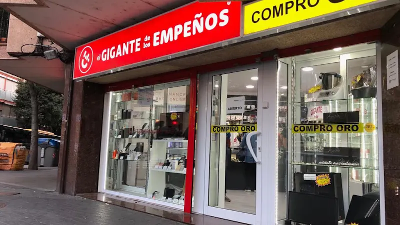 EL GIGANTE DE LOS EMPEÑOS