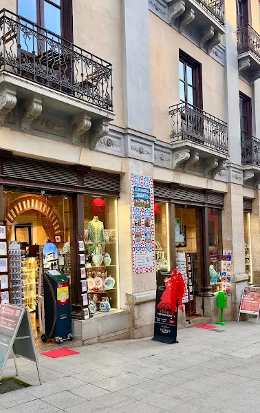 La Alborea Souvenirs Granada - Cuesta de Gomérez - Tienda de recuerdos en Granada - foto 2