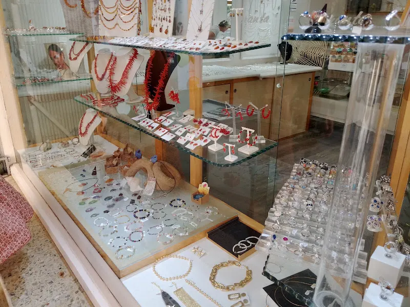Bijuteria-Rellatgeria Amaranta - Joyería en Roses - foto 2